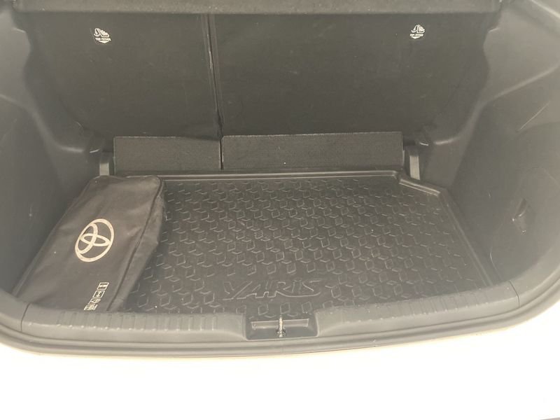 Toyota Yaris  1.0 Active MY22 Neopatentati